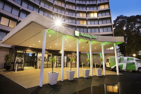 Holiday Inn Melbourne Airport, An IHG Hotel - Sunshine Coast Tourism 1