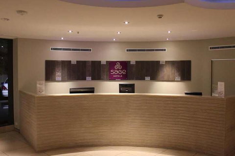 Terrace Hotel Adelaide - Holiday Sunshine Coast 2