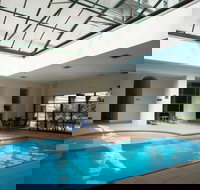 Grand Hotel Melbourne - Holiday Sunshine Coast