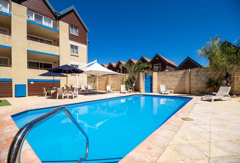 Hillarys Harbour Resort - Holiday Sunshine Coast 1