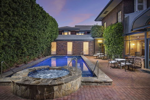 Adelaide Inn - Holiday Sunshine Coast 0