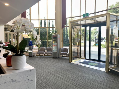 Quality Hotel Melbourne Airport - Sunshine Coast Tourism 3