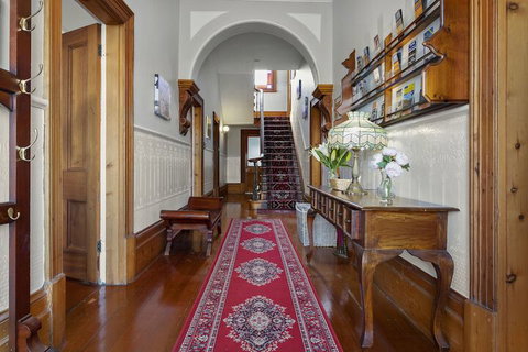 The Dragonfly Inn - Holiday Sunshine Coast 2