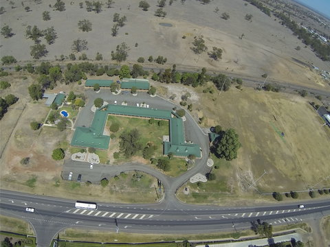 Overlander Homestead Motel - Holiday Sunshine Coast 1