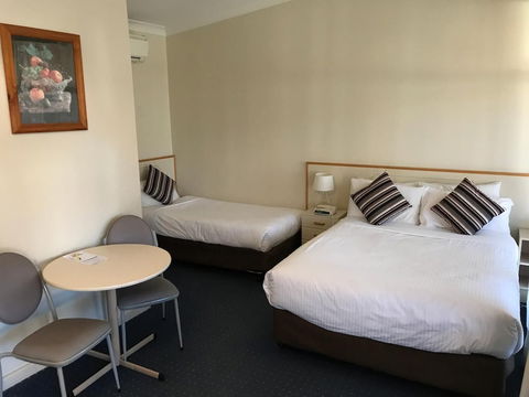 Orange Motor Lodge - Holiday Sunshine Coast 2