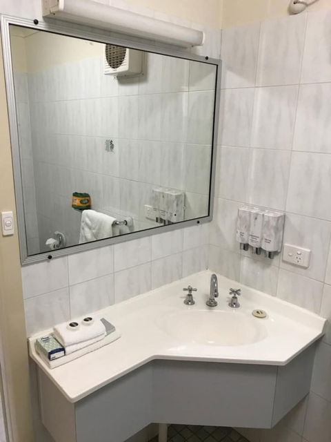 Orange Motor Lodge - Holiday Sunshine Coast 5