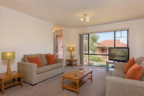 Mount Waverley Townhouses - Holiday Sunshine Coast 5