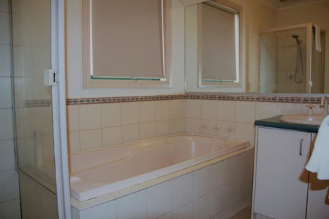 Mount Waverley Townhouses - Holiday Sunshine Coast 4