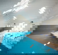 Deep Blue Hotel  Hot Springs - Holiday Sunshine Coast