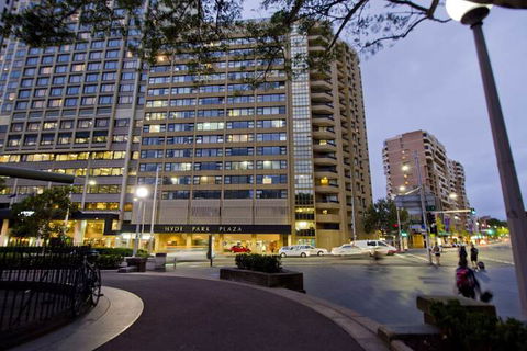 Oaks Sydney Hyde Park Suites - Holiday Sunshine Coast 3