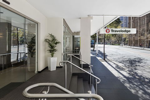 Travelodge Hotel Sydney Wynyard - Holiday Sunshine Coast 1