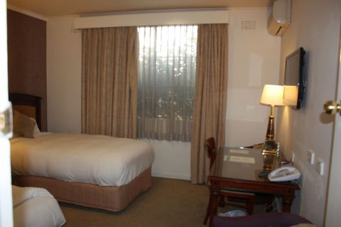 Country Plaza Queanbeyan - Holiday Sunshine Coast 6