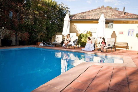 Country Plaza Queanbeyan - Holiday Sunshine Coast 3