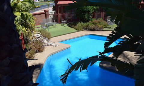 Early Australian Motor Inn - Holiday Sunshine Coast 2