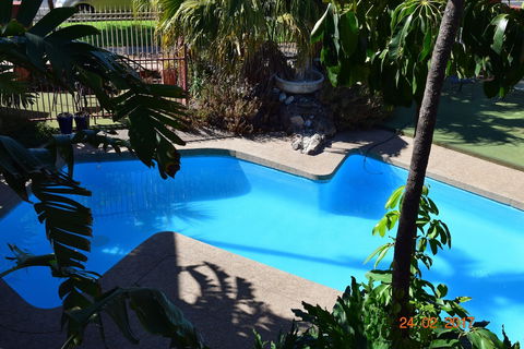 Early Australian Motor Inn - Holiday Sunshine Coast 1