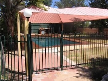 Townview Motel - Sunshine Coast Tourism 3