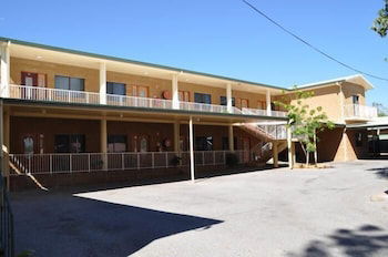 Townview Motel - Sunshine Coast Tourism 1
