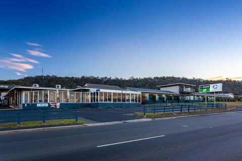 Beachfront At Bicheno - Holiday Sunshine Coast 0