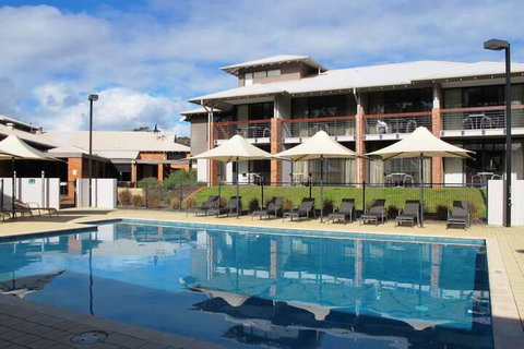Margarets In Town Apartments - Holiday Sunshine Coast 7