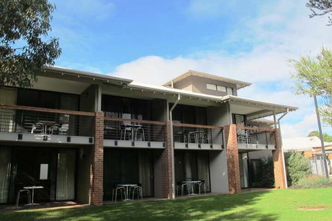 Margarets In Town Apartments - Holiday Sunshine Coast 4