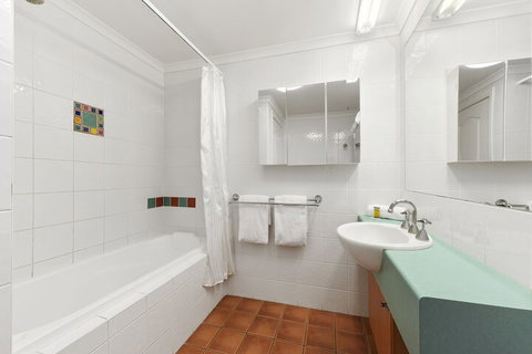 Flynns Beach Resort - Sunshine Coast Tourism 7