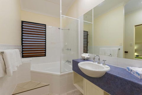 Freestyle Resort Port Douglas - Sunshine Coast Tourism 6