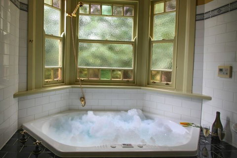 Moments Mountain Retreat - Holiday Sunshine Coast 4