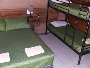 Territory Manor Motel & Caravan Park - Holiday Sunshine Coast 3