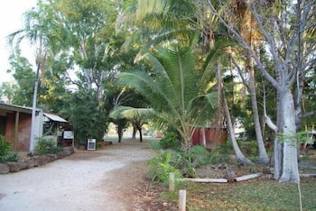 Territory Manor Motel & Caravan Park - Holiday Sunshine Coast 6