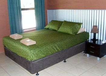 Territory Manor Motel & Caravan Park - Holiday Sunshine Coast 2