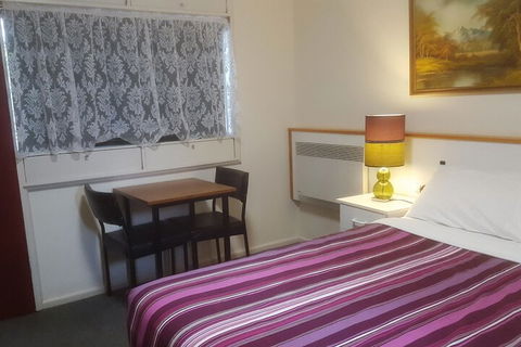Clunes Motel - Sunshine Coast Tourism 1