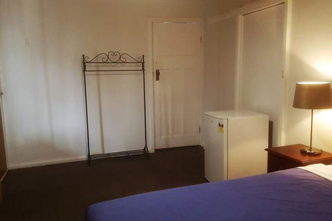 Clunes Motel - Sunshine Coast Tourism 3