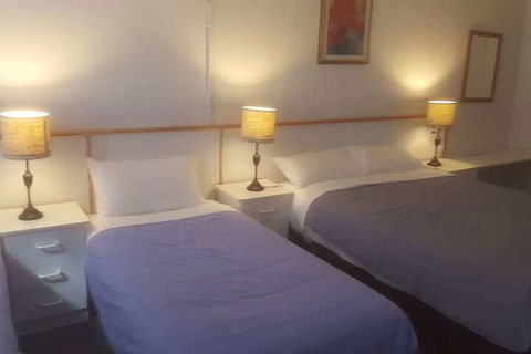 Clunes Motel - Sunshine Coast Tourism 5