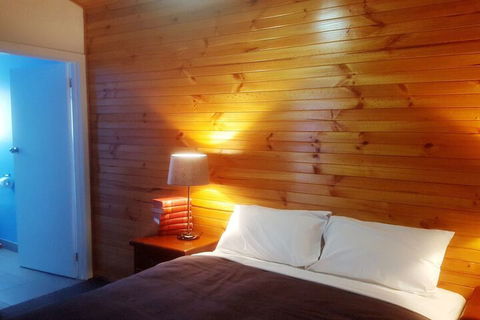 Clunes Motel - Sunshine Coast Tourism 6