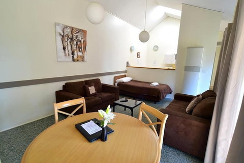 Executive Hideaway Motel - Holiday Sunshine Coast 6