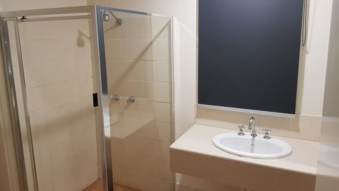 Royal Hotel Singleton - Holiday Sunshine Coast 4