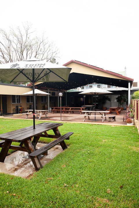 Royal Hotel Singleton - Holiday Sunshine Coast 0
