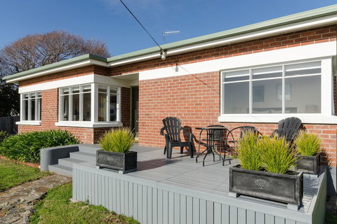 Sunrise At Penguin - Sunshine Coast Tourism 2