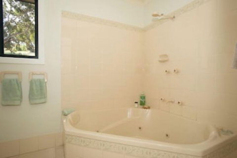 Riesling Country Cottages - Holiday Sunshine Coast 6