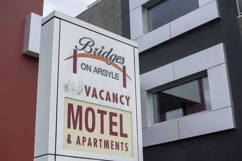 Bridges On Argyle Motel & Apartments - Holiday Sunshine Coast 1