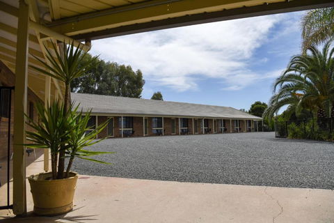 Culcairn Motor Inn - Sunshine Coast Tourism 5