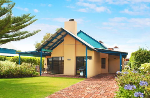 Dunsborough Beach Cottages - Holiday Sunshine Coast 0