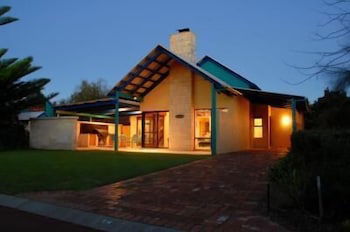 Dunsborough Beach Cottages - Holiday Sunshine Coast 4