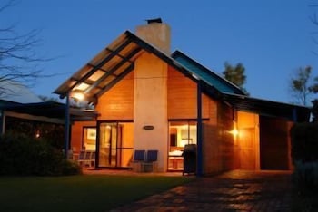 Dunsborough Beach Cottages - Holiday Sunshine Coast 6