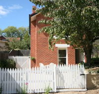 Annies Garden Cottage - Sunshine Coast Tourism