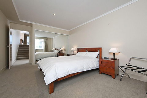 Accommodate Canberra - The Avenue - Holiday Sunshine Coast 2