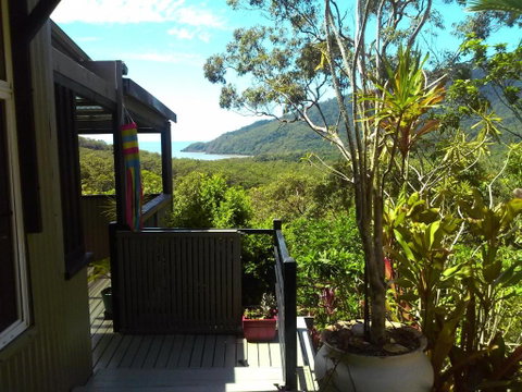 Cow Bay Hilltop Escape - Sunshine Coast Tourism 3