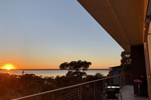 Sunrise On Falie - Holiday Sunshine Coast 4