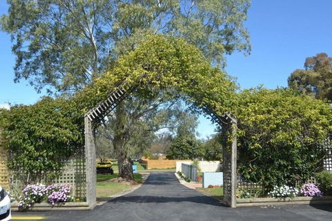 Wattle Motel - Sunshine Coast Tourism 1
