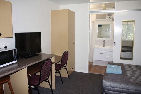 Roma Motel - Sunshine Coast Tourism 5